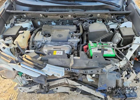 2017 Toyota Rav4 Xle z USA, uszkodzony, nr VIN JTMWFREVXHJ701054